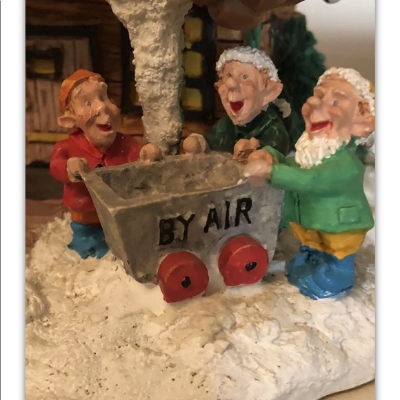 SANTA’S TOWN AT THE NORTH POLE VINTAGE 1995 POST OFFICE ST04 ORIGINAL STICKER - Picture 5 of 9